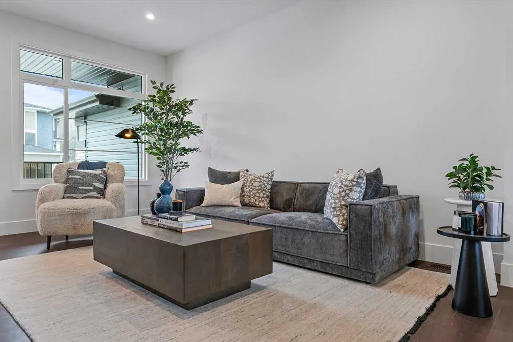 13 Silverton Glen Bay SW
