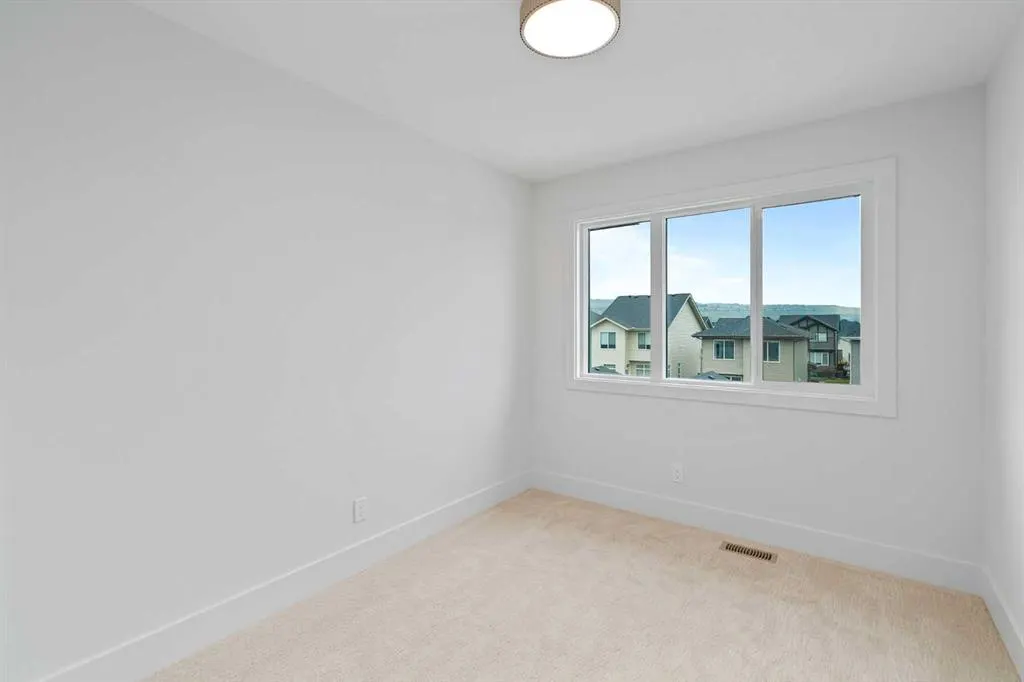 13 Silverton Glen Bay SW