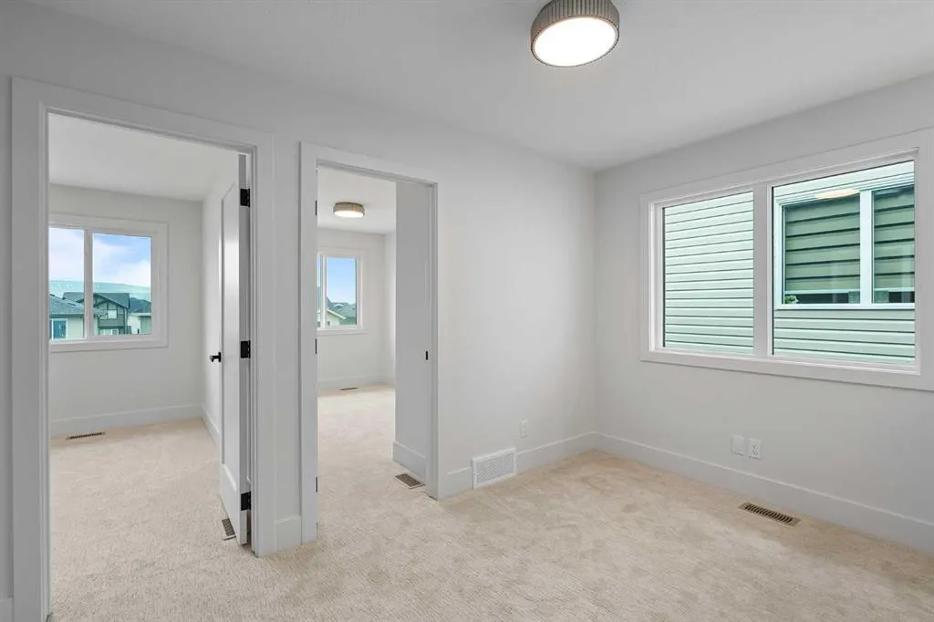 13 Silverton Glen Bay SW