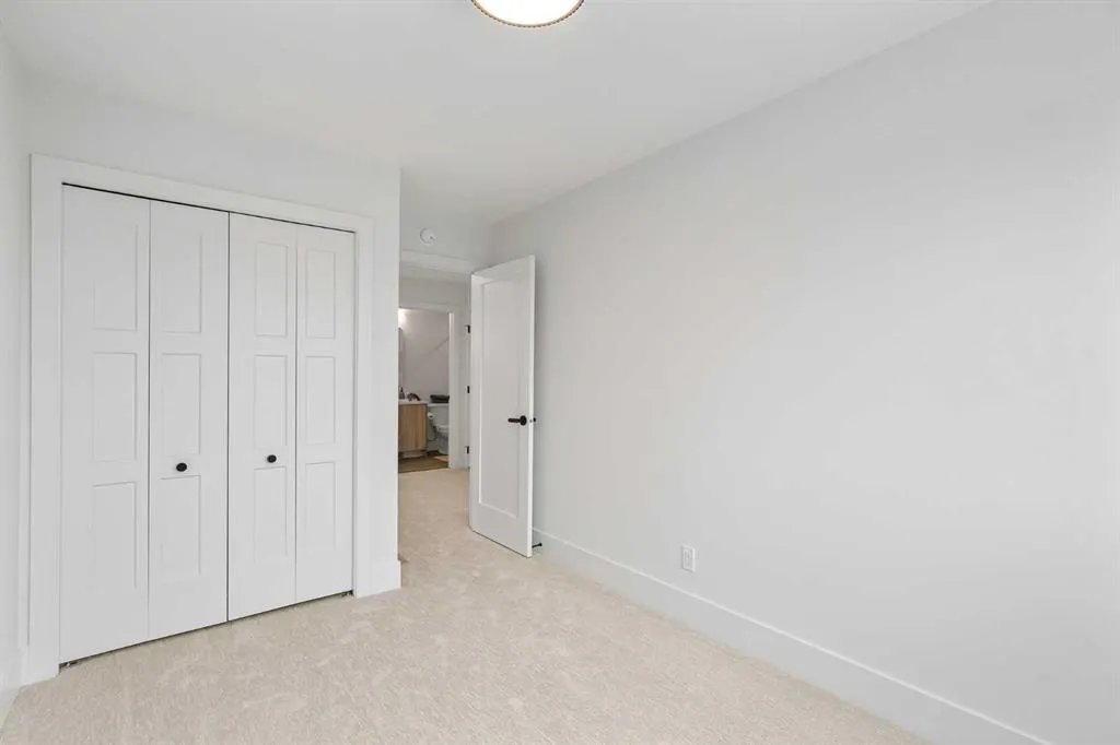 13 Silverton Glen Bay SW