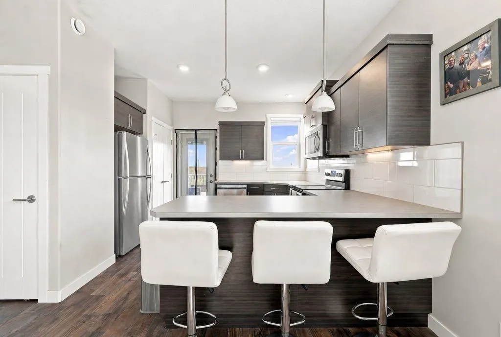 25 Victor Close