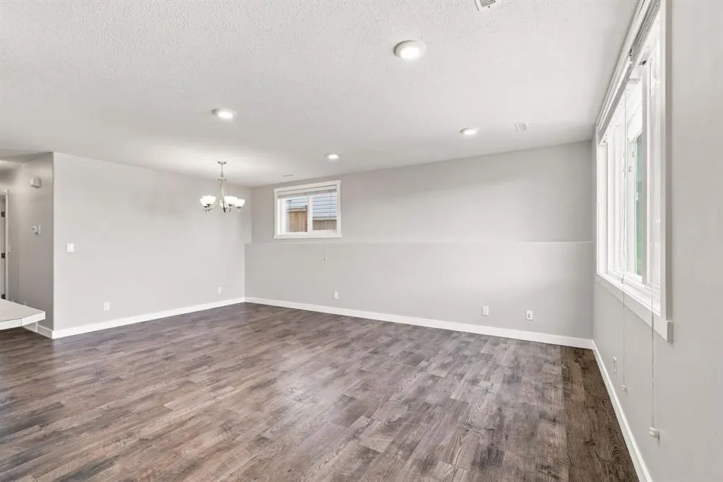 25 Victor Close
