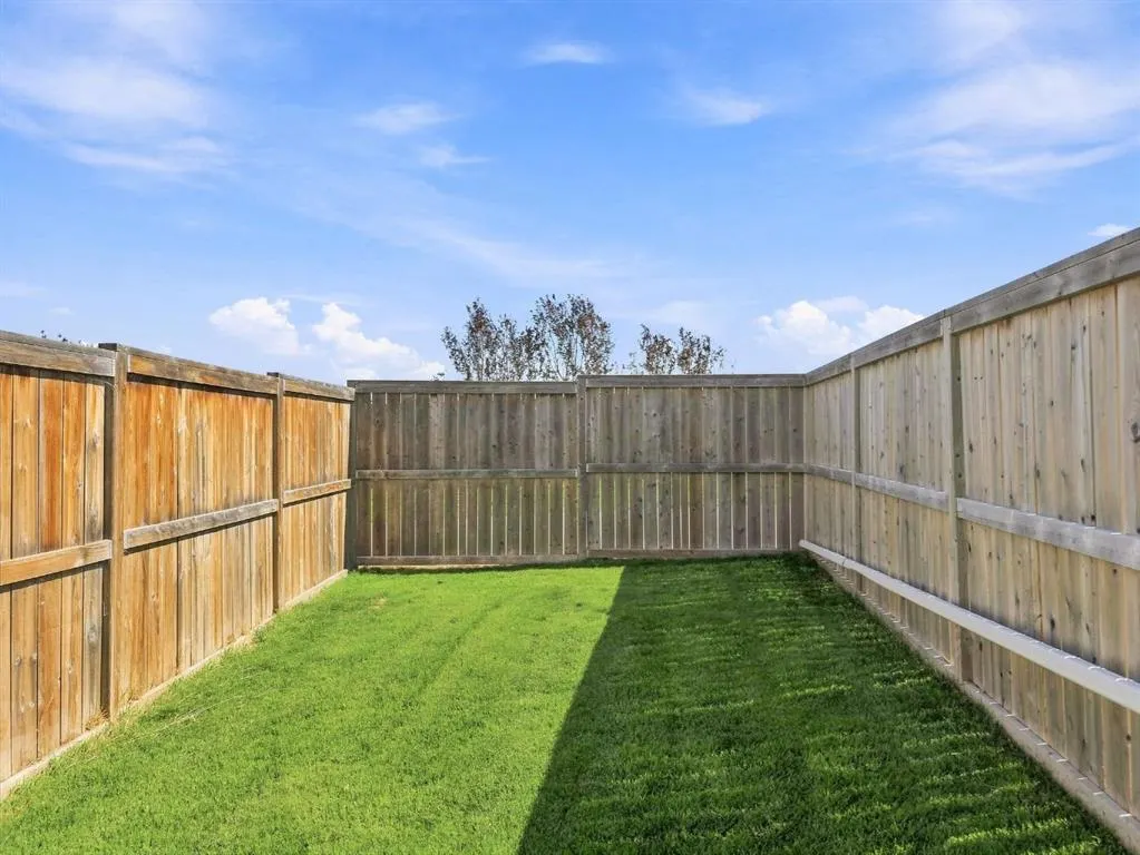 25 Victor Close