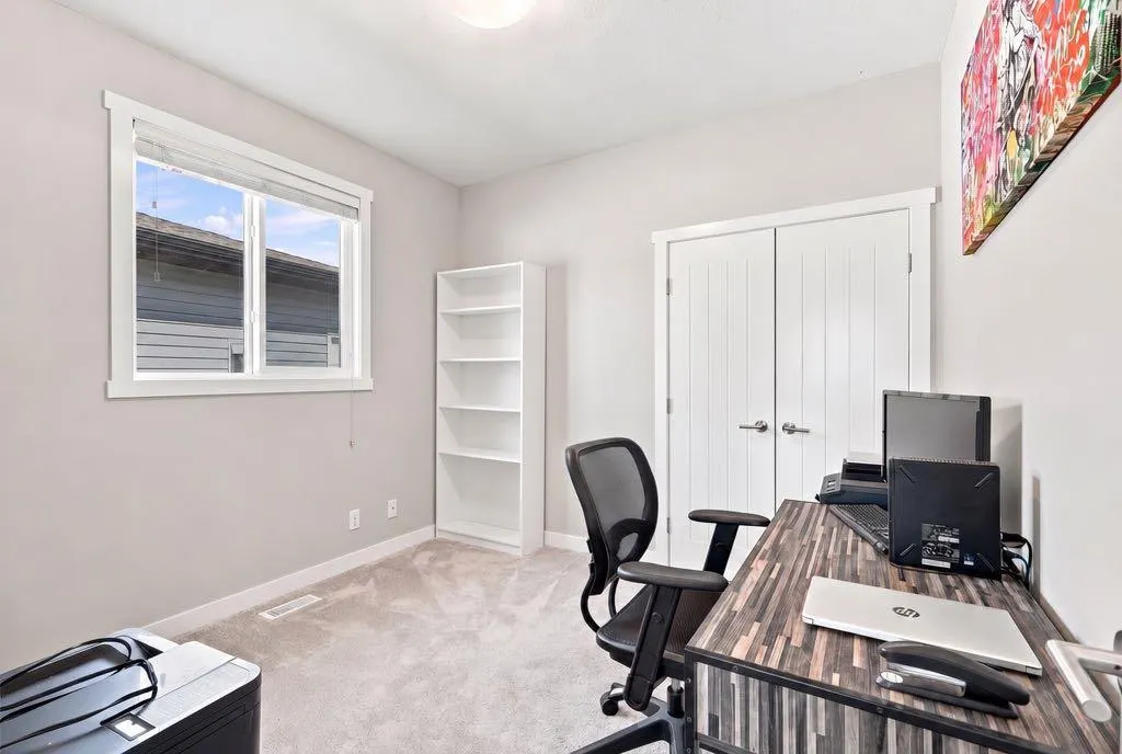 25 Victor Close