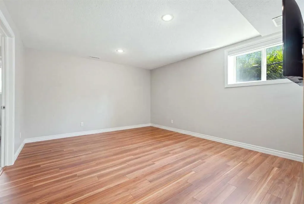 141 Evanspark Gardens NW