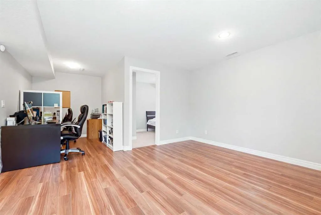 141 Evanspark Gardens NW