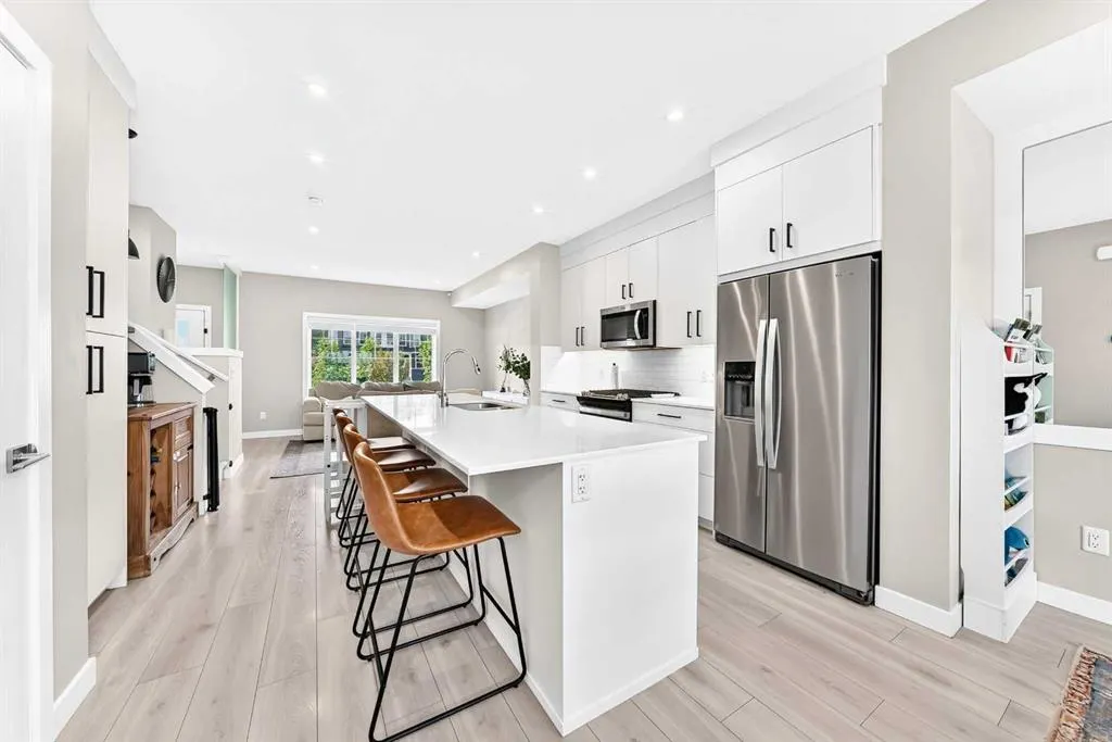 449 West Lakeview Drive