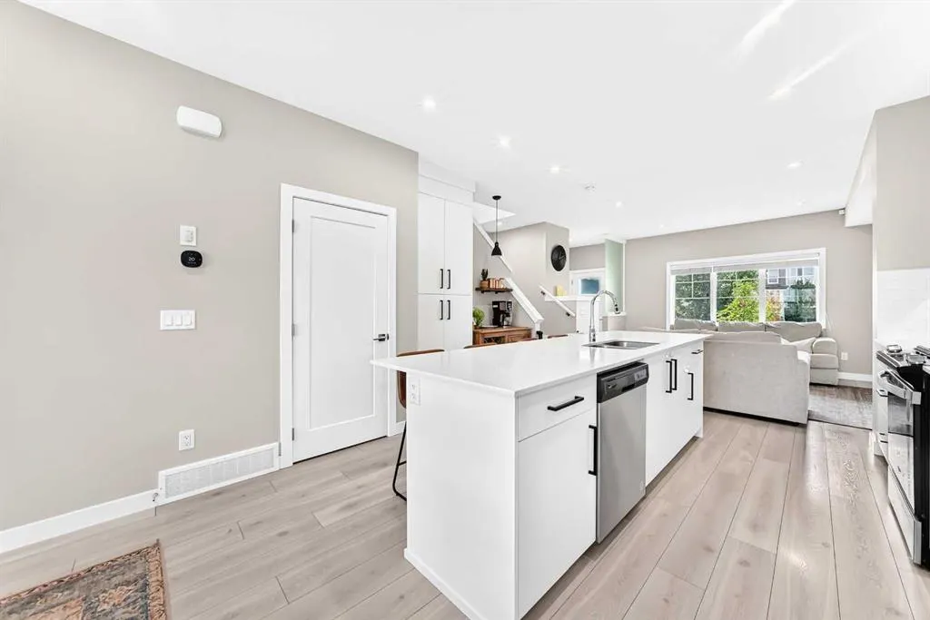 449 West Lakeview Drive