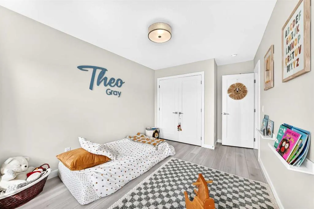 449 West Lakeview Drive