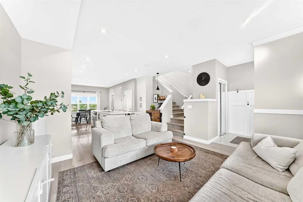 449 West Lakeview Drive