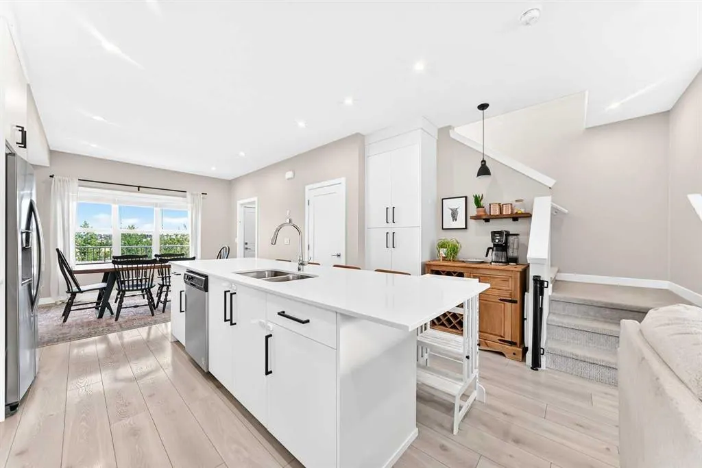 449 West Lakeview Drive