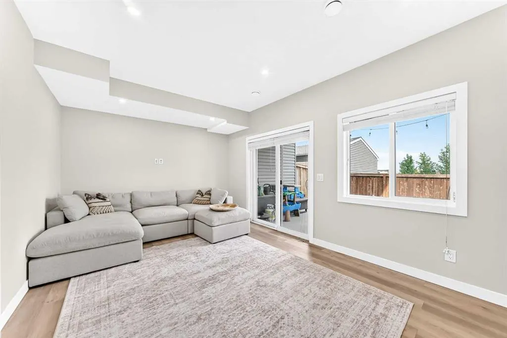 449 West Lakeview Drive
