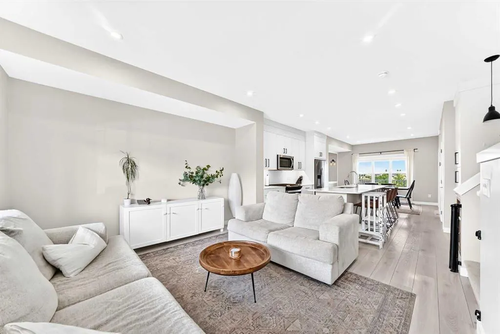 449 West Lakeview Drive