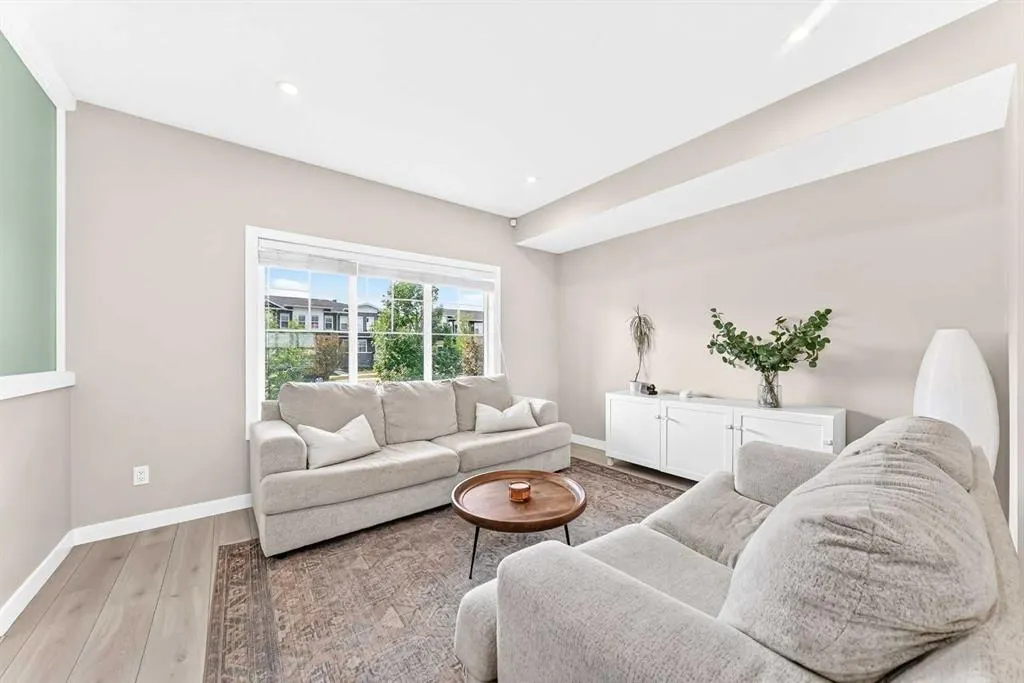 449 West Lakeview Drive