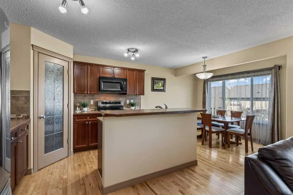 149 Everwoods Close SW