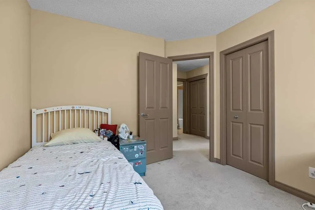 149 Everwoods Close SW