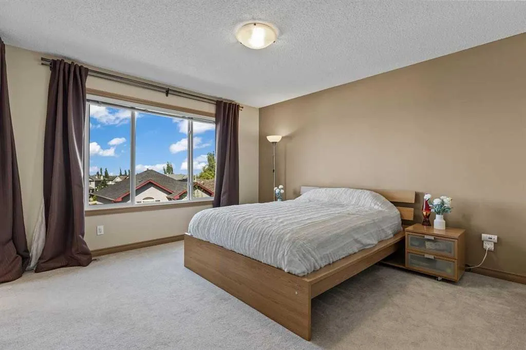 149 Everwoods Close SW