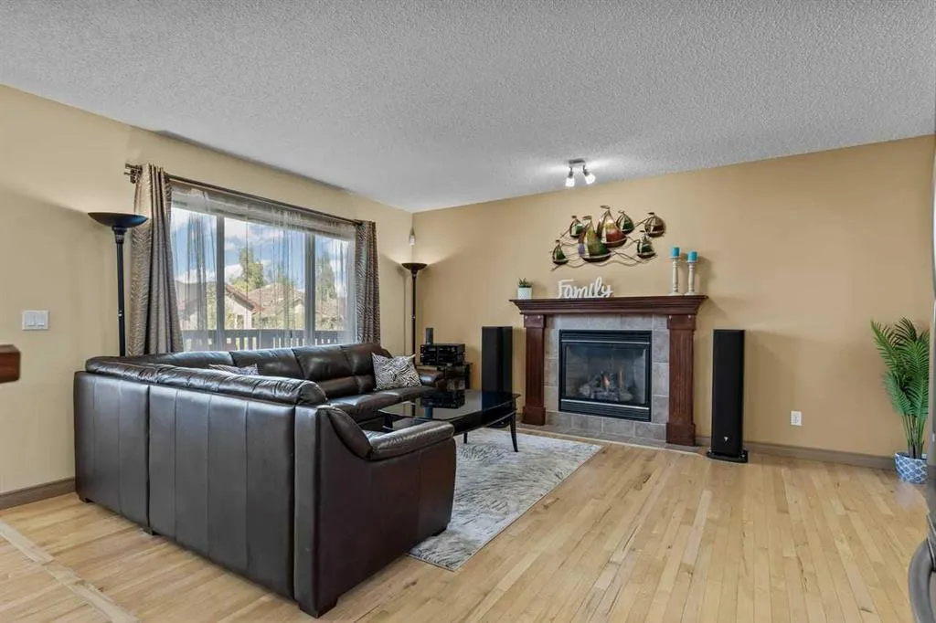 149 Everwoods Close SW