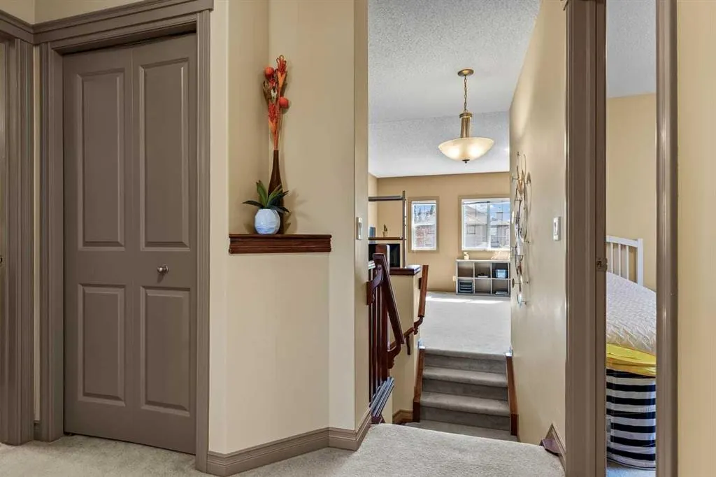 149 Everwoods Close SW