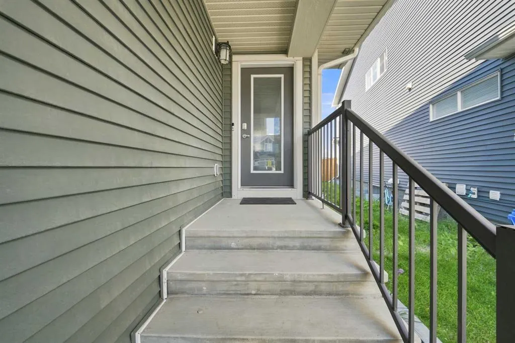 223 Savanna Way NE