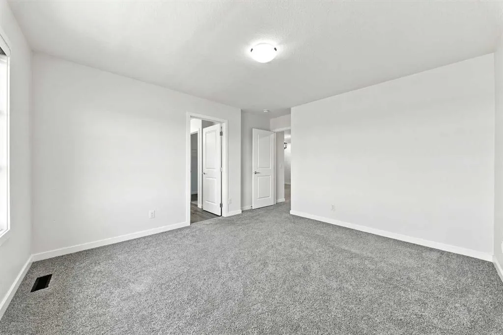 223 Savanna Way NE