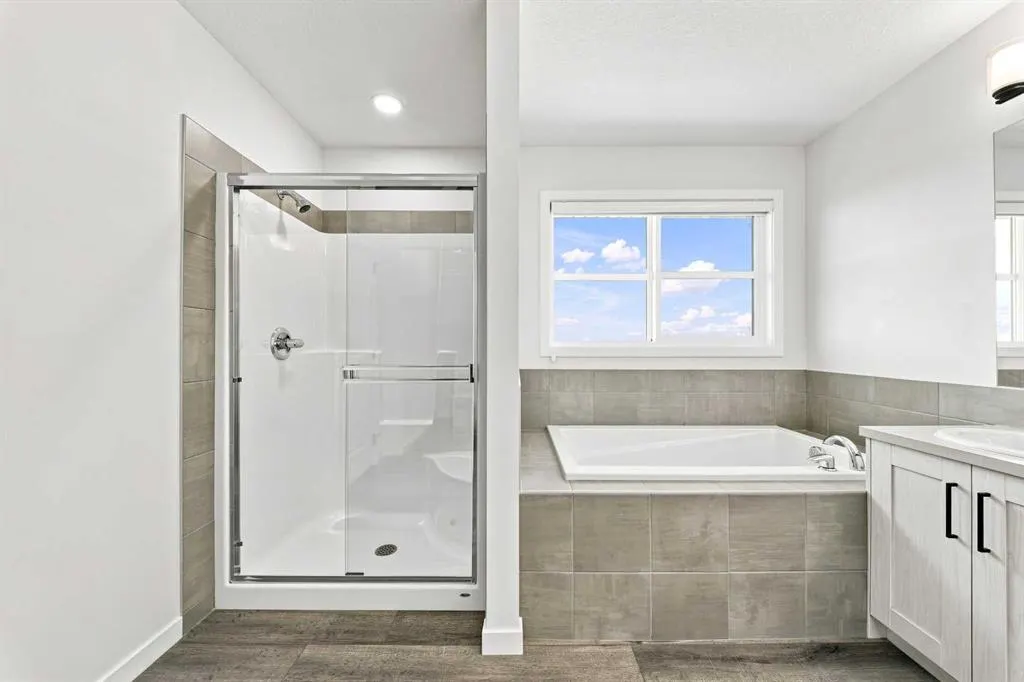 223 Savanna Way NE