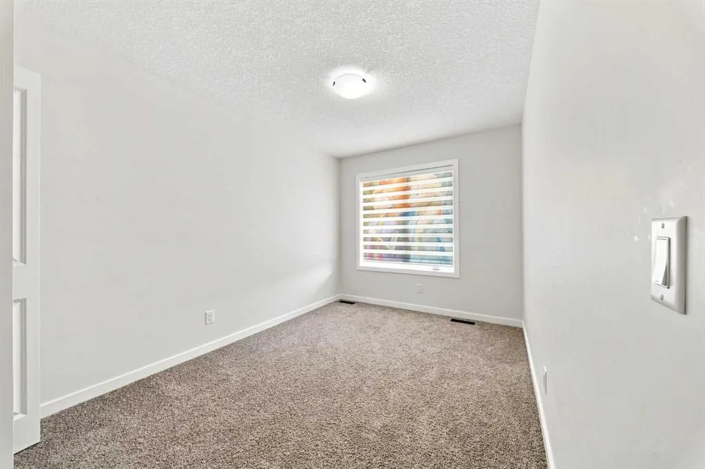223 Savanna Way NE