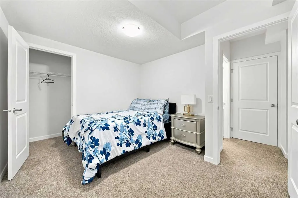 223 Savanna Way NE