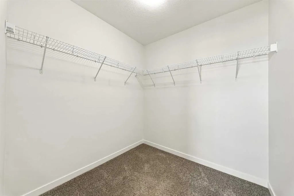 223 Savanna Way NE
