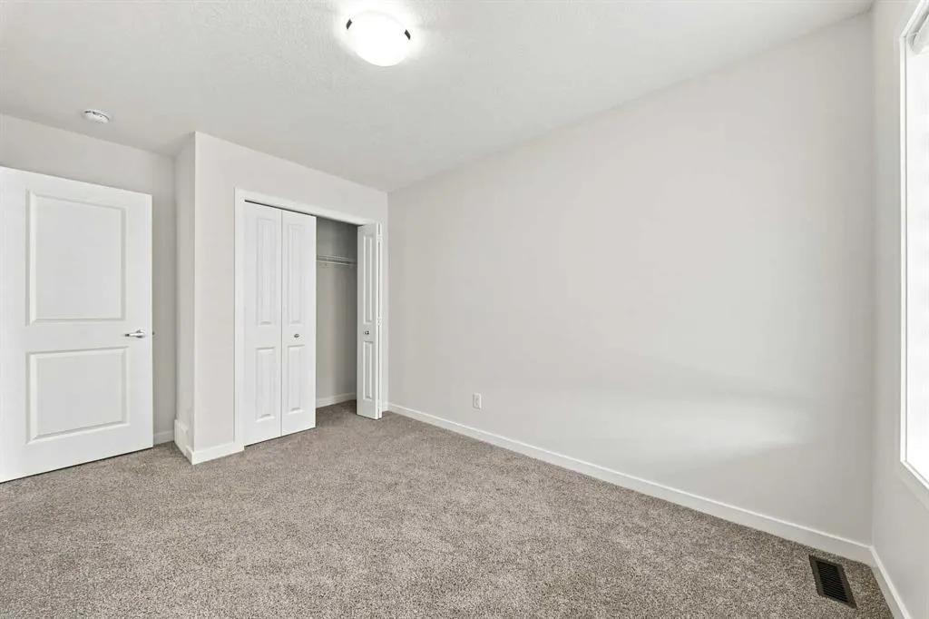 223 Savanna Way NE