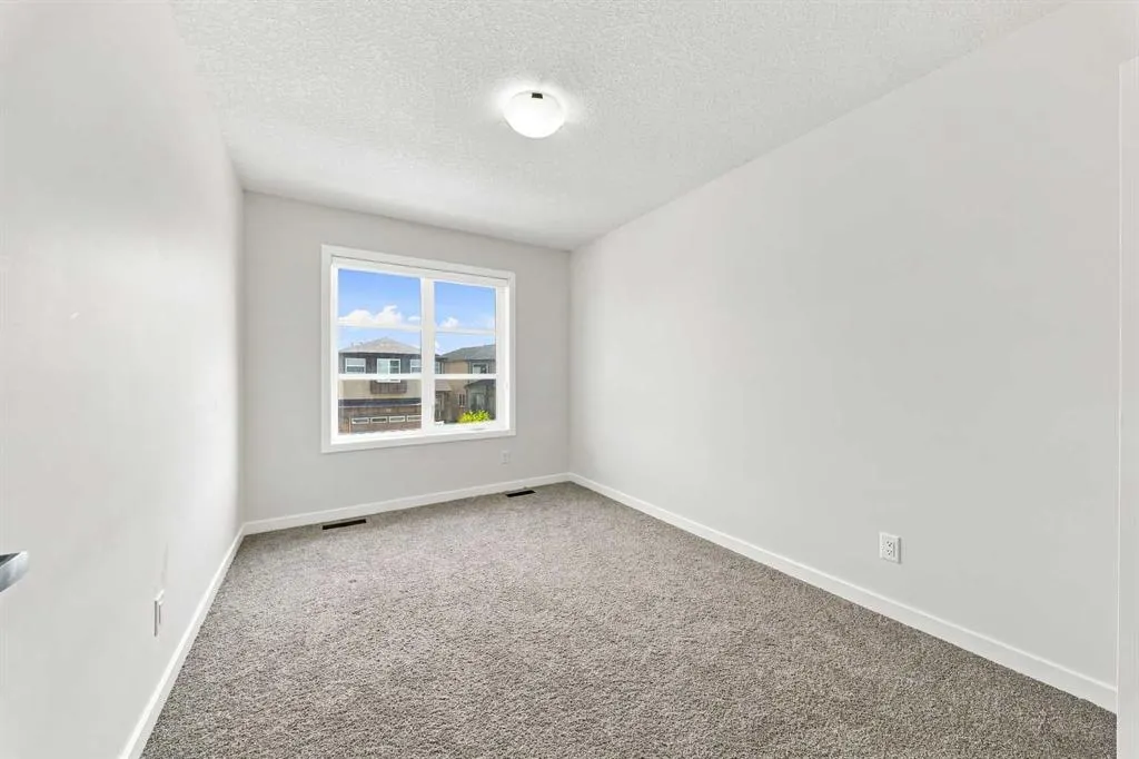 223 Savanna Way NE