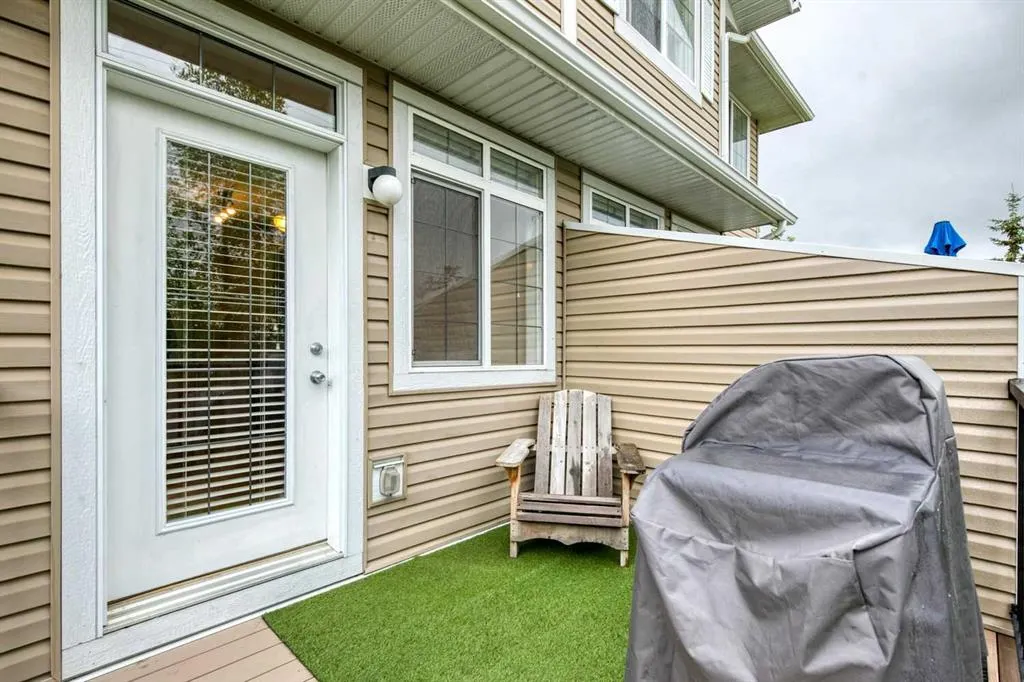 280 Rockyspring Grove NW