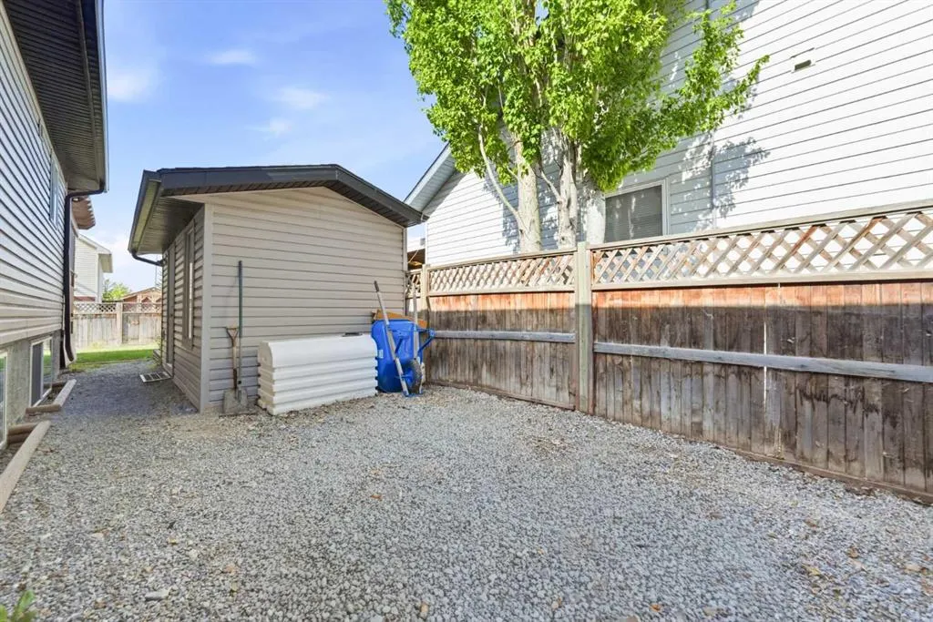 206 Highwood Village Place NW