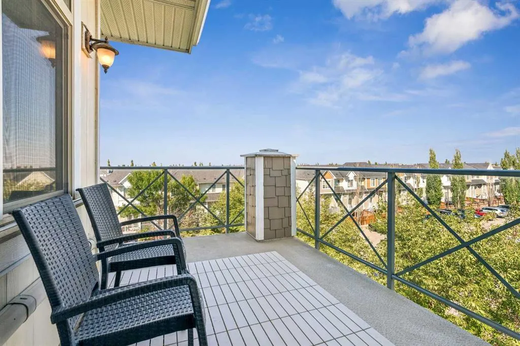 22 Auburn Bay Link SE #404