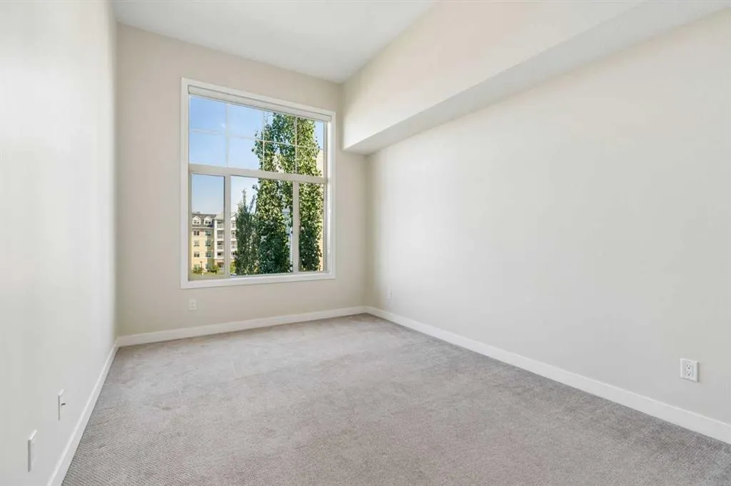 22 Auburn Bay Link SE #404