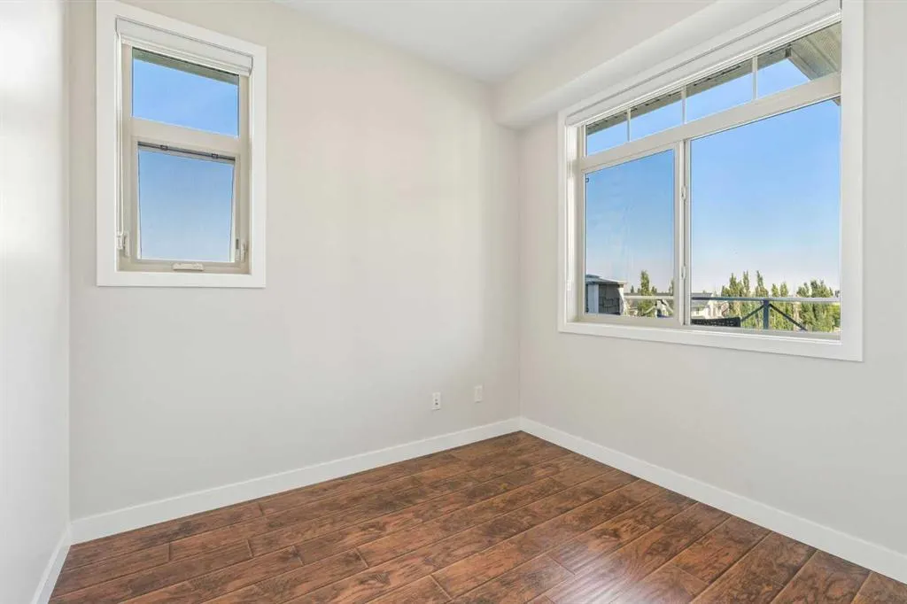 22 Auburn Bay Link SE #404