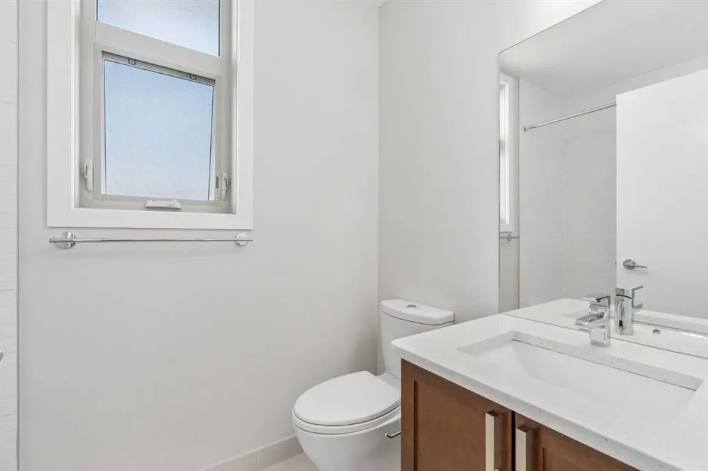 22 Auburn Bay Link SE #404