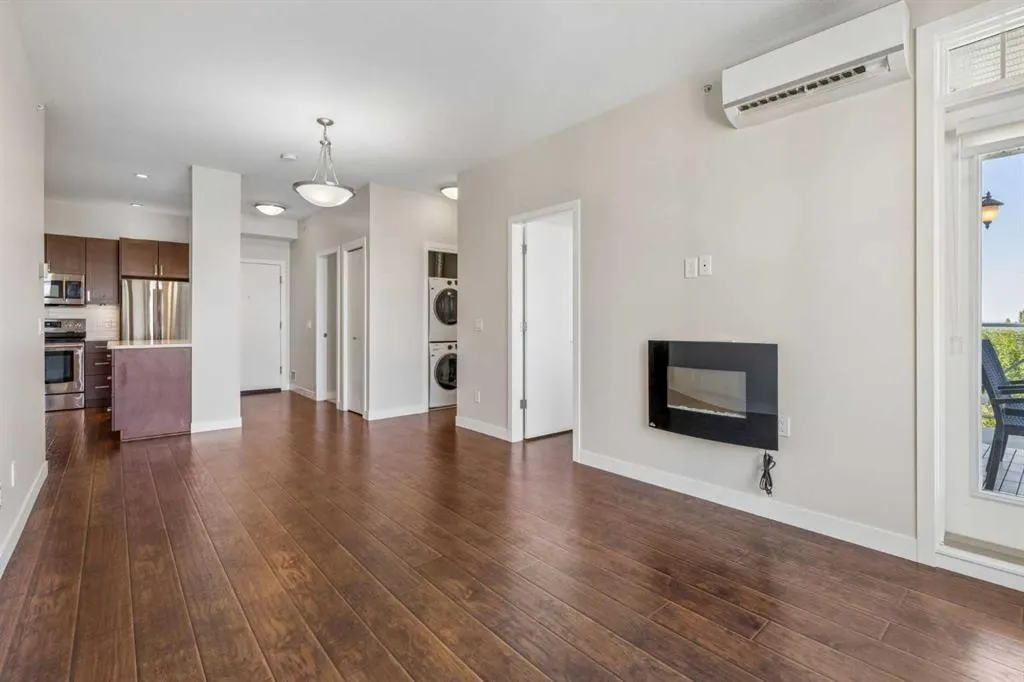 22 Auburn Bay Link SE #404