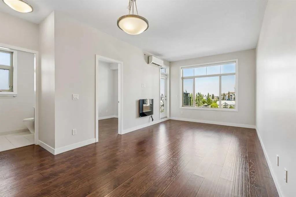 22 Auburn Bay Link SE #404