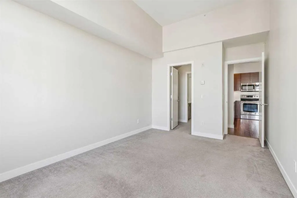 22 Auburn Bay Link SE #404