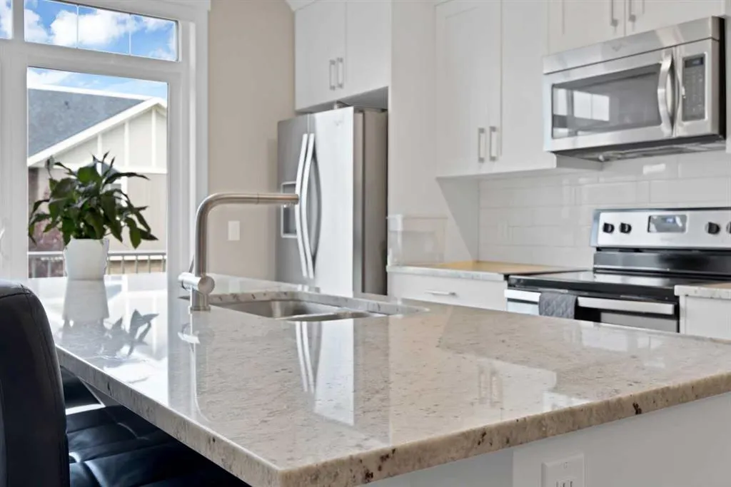 563 EVANSTON Manor NW