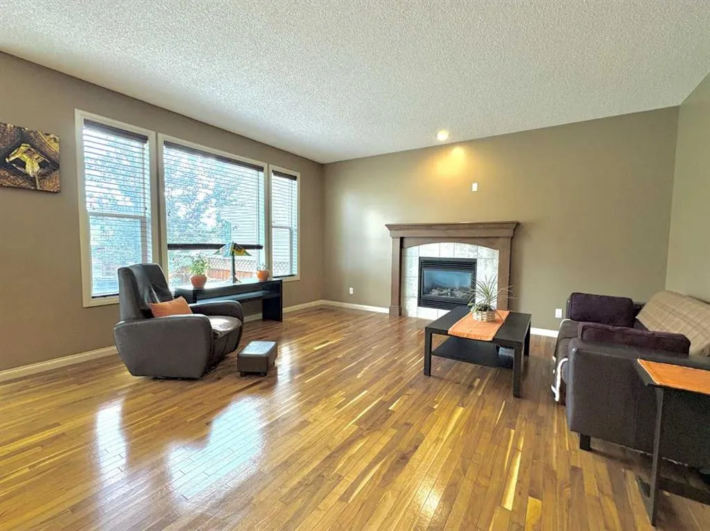 8 Sunset Square
