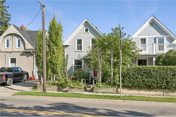 420 12 Avenue NW