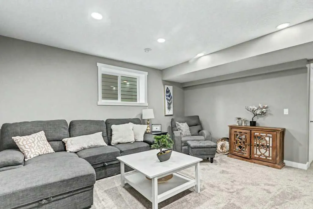 15 Sundown Way