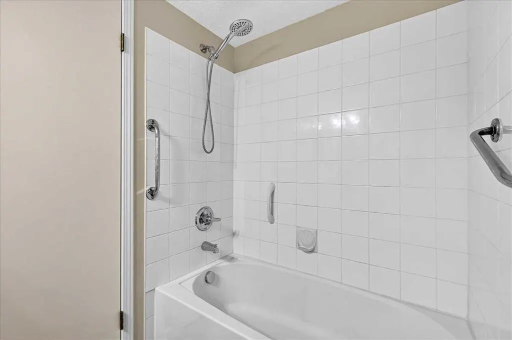 1717 60 Street SE #212