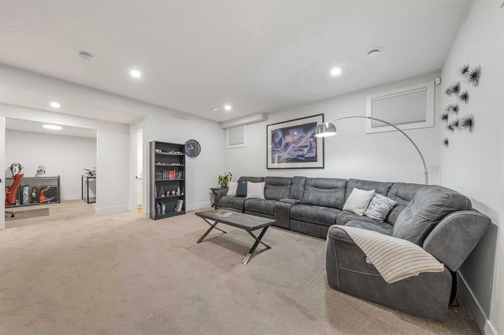92 Walcrest View SE