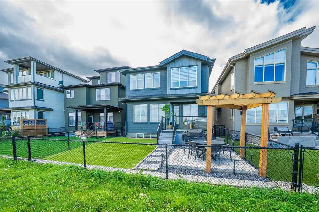 92 Walcrest View SE