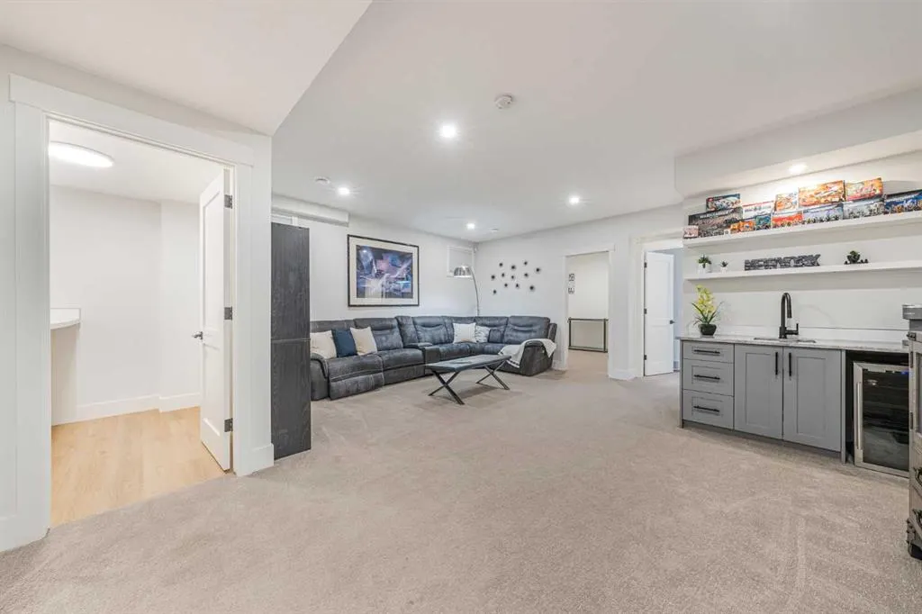 92 Walcrest View SE