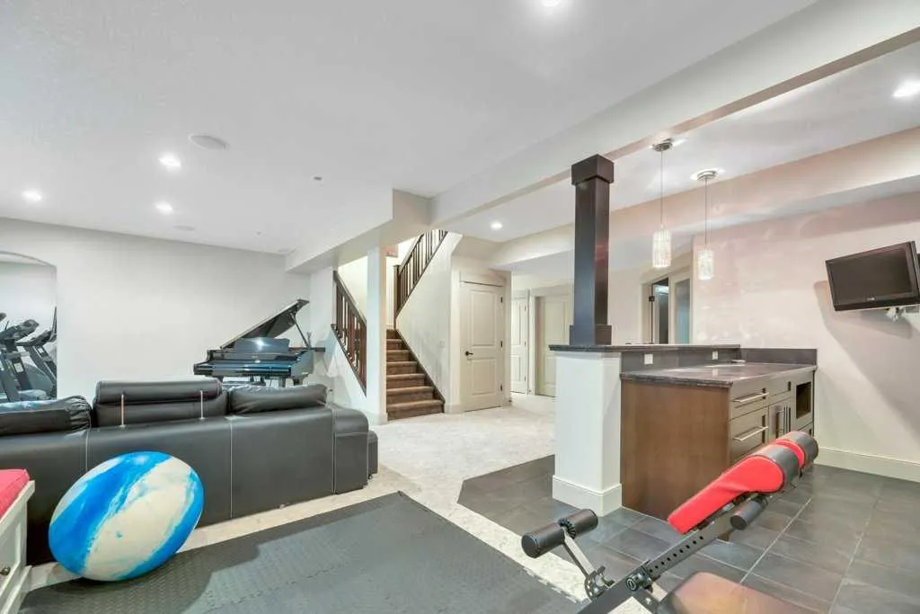 377 Evergreen Circle SW
