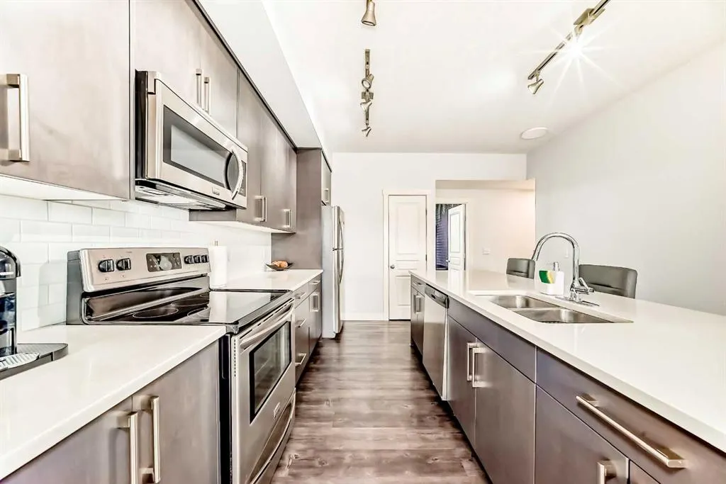 652 Cranford Walk SE